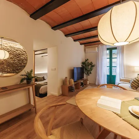 Bravissimo Ballesteries 34, Heart Of The Barri Vell * Χιρόνα